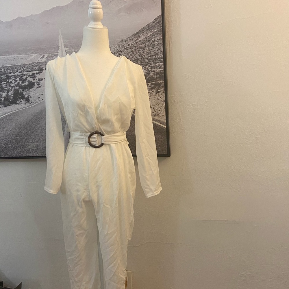 White gorgeous jumpsuit with belt small US 6